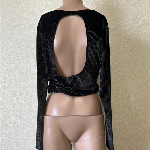 Victoria secret- Elegant Black Velvet Bodysuit - Picture 3 of 7